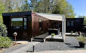 Rustiek Bos Chalet Sven